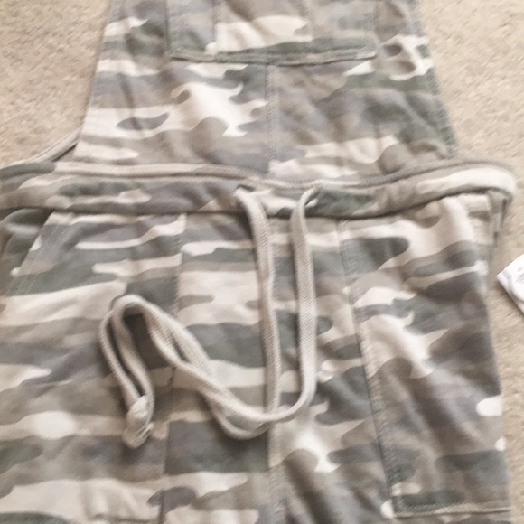 NWT wallflower camo bib overalls - Picture 4 of 12